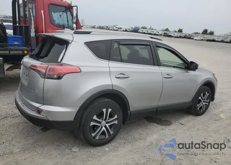 2018 Toyota Rav4 Le z USA, uszkodzony, nr VIN JTMBFREV8JJ243812